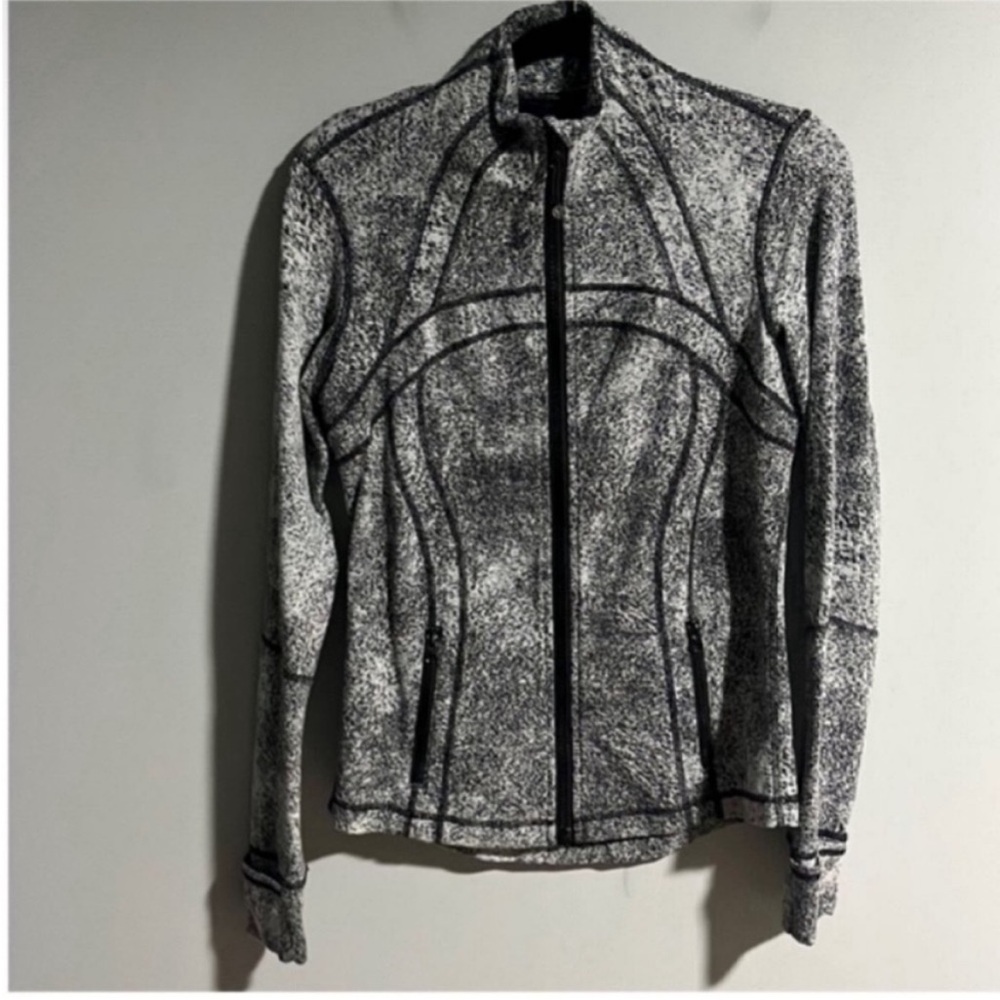 Lululemon Define Jacket - Picture 2 of 5